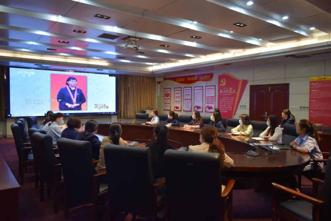 2022年5月6日，运河煤矿组织开展学习“张桂梅”事迹座谈会（张弘 沙诚 丁晓晓）.jpg