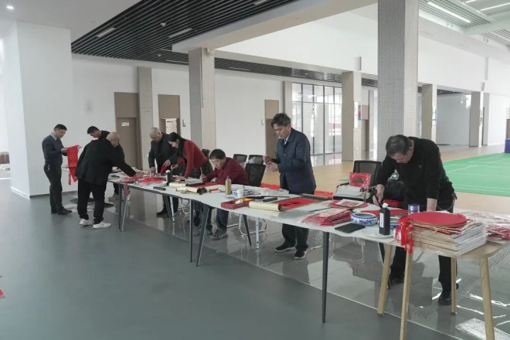 米兰体育开户-米兰体育平台
书画协会开展写春联送祝福活动